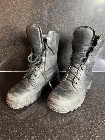 Legerkisten legerschoenen met veiligheidsneus beschikbaar voor biedingen