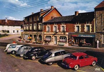 Frankrijk, Morterolles met auto's oa Citroen DS, Peugeot 203 beschikbaar voor biedingen