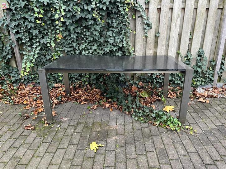 Tuintafel (natuursteen blad) en 4 stoelen, Tuin en Terras, Tuinsets en Loungesets, Gebruikt, Tuinset, Overige materialen, 4 zitplaatsen