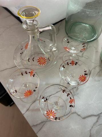 Leuk vintage setje karaf met glaasjes beschikbaar voor biedingen