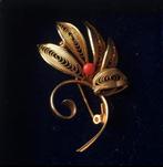 Filigrain broche met bloedkoraaltje, Sieraden, Tassen en Uiterlijk, Antieke sieraden, Ophalen of Verzenden, Overige materialen