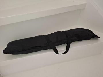 K&M muziekstandaard incl. hoes beschikbaar voor biedingen