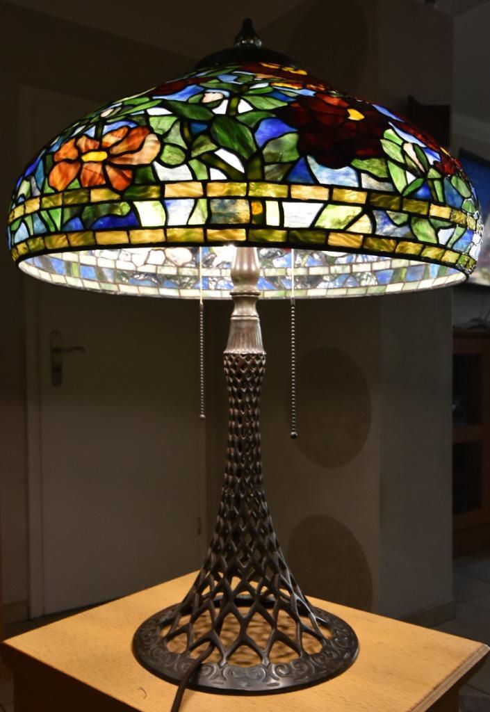 Tiffany Lamp Arc Base met Peony Lampenkap 22", 56 cm, Huis en Inrichting, Lampen | Lampenkappen, Zo goed als nieuw, 50 cm of meer