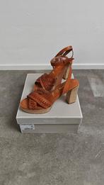 Tamaris Hakken - Bruin leder - Maat 39 - NIEUW, Tamaris, Bruin, Nieuw, Ophalen of Verzenden