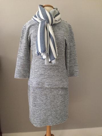 Leuk blauw-wit gestreept pakje met sjaal van Purdey beschikbaar voor biedingen