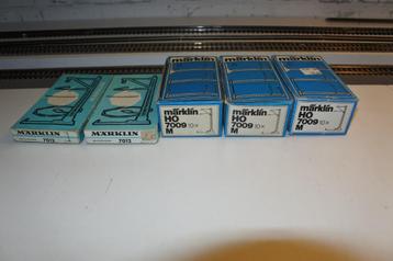 marklin 30 maal 7009 en 2 maal 7012 bovenleiding masten. beschikbaar voor biedingen
