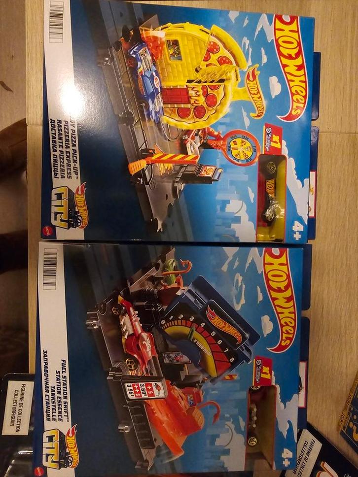Hot Wheels Fuel Station & Speedy Pizza Set, Kinderen en Baby's, Speelgoed | Speelgoedvoertuigen, Zo goed als nieuw, Ophalen of Verzenden