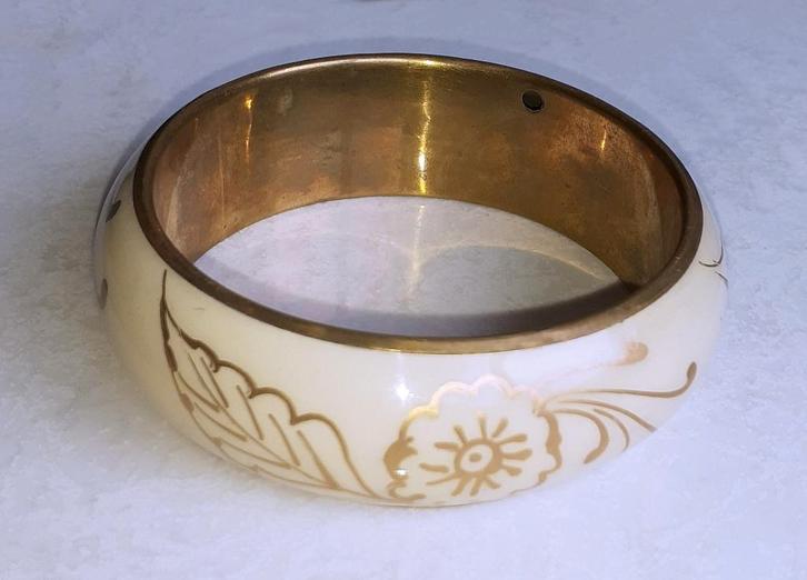 cuff armband crème met gouden bloemen, Sieraden, Tassen en Uiterlijk, Armbanden, Nieuw, Beige, Verzenden