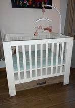 Witte houten box met lade - Kidsmill, Kinderen en Baby's, Boxen, Ophalen, Zo goed als nieuw, Rechthoekig, In hoogte verstelbaar