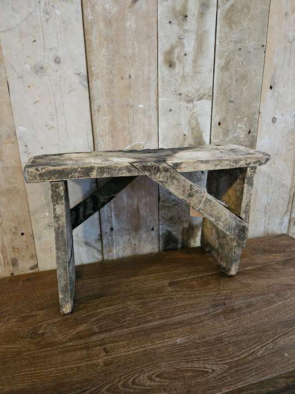 stoer bankje ``WOONWINKEL RUSTIEK``, Antiek en Kunst, Antiek | Woonaccessoires, Ophalen of Verzenden