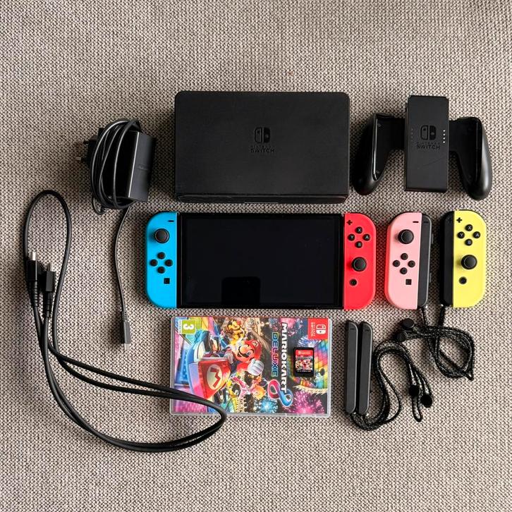 Nintendo Switch Oled, Spelcomputers en Games, Spelcomputers | Nintendo Switch, Zo goed als nieuw, Switch OLED, Met 3 controllers of meer