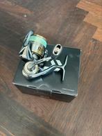 Daiwa airity sf2500ss in nieuwstaat, Watersport en Boten, Ophalen of Verzenden, Zo goed als nieuw, Molen