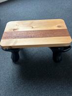 Bijzettafel met gietijzeren poten, Huis en Inrichting, Tafels | Bijzettafels, Minder dan 45 cm, Minder dan 55 cm, Gebruikt, Ophalen of Verzenden