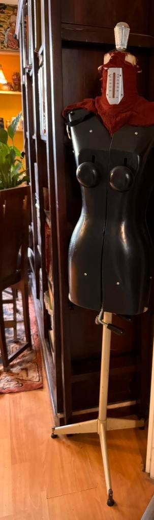 Vintage naaipaspop (maat 42-54) - schade achter wel karakter beschikbaar voor biedingen