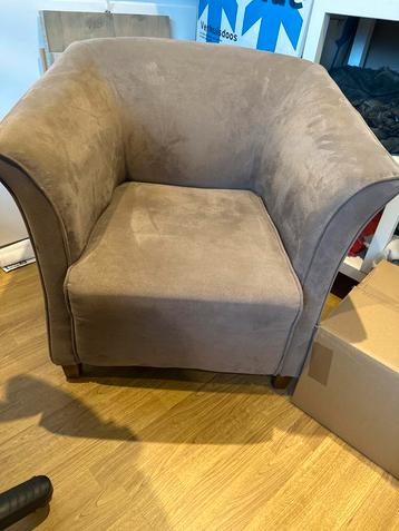 Suede fauteuil beschikbaar voor biedingen