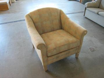 Vintage stoffen fauteuil beschikbaar voor biedingen