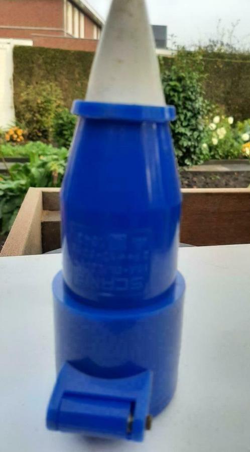 Camping CEE Contrastekker met afsluitklep 16A -6h 220 V, Caravans en Kamperen, Kampeeraccessoires, Nieuw, Ophalen