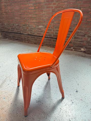 Oranje stoel, metaal (3 stuks) beschikbaar voor biedingen