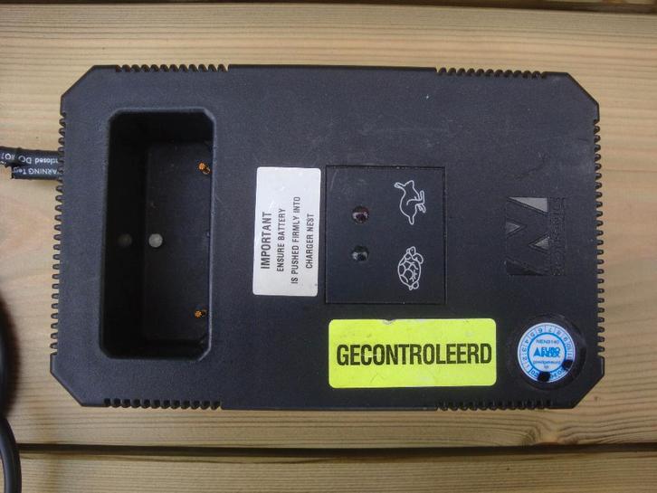 Neotronics 127MC 1030932 Acculader., Hobby en Vrije tijd, Elektronica-componenten, Gebruikt, Ophalen of Verzenden