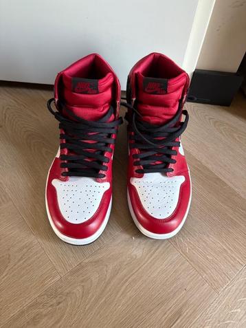 Air Jordan 1 Retro High Satin Snake Chicago  beschikbaar voor biedingen