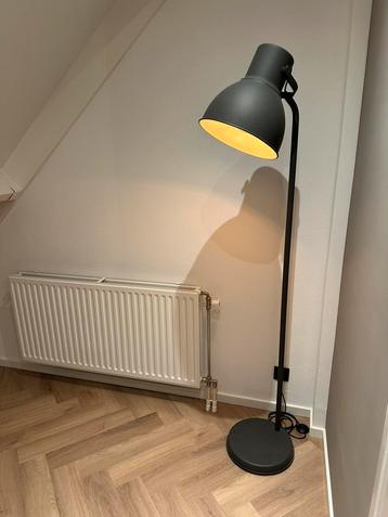 Industriële stoere lamp beschikbaar voor biedingen
