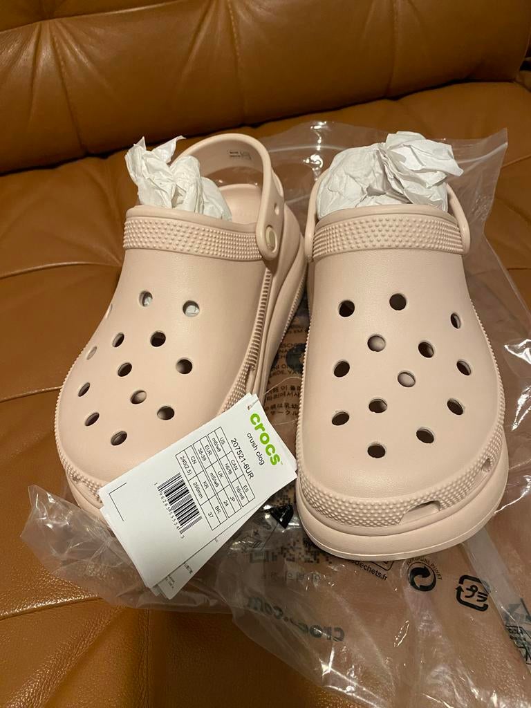 Nieuwe Crocs size EU38-39 - Comfortabel en Stijlvol!, Kleding | Dames, Schoenen, Ophalen, Nieuw, Beige, Slippers