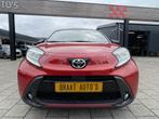 Toyota Aygo X 1.0 l CABRIO l STOELVERW. l CARPLAY l CRUISE l, Auto's, Stof, Gebruikt, Zwart, 4 stoelen