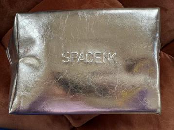 Spacenk zilveren toilettas beschikbaar voor biedingen