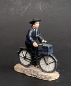 Luville pastor on his bike, Verzenden