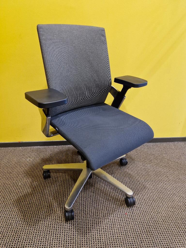 Wilkhahn 174/7 bureaustoel nieuwprijs 1053 euro excl.btw, Postbus, Zwart, Wilkhahn, Ophalen of Verzenden