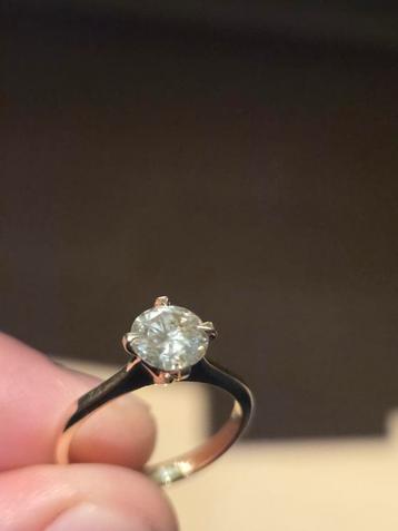 Mooie diamant 14 karaat ring 1 ct. grote diamant beschikbaar voor biedingen
