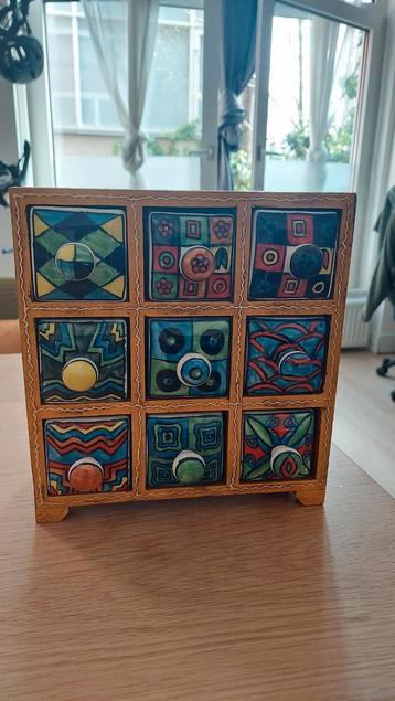 Small Shelf Colorful - Jewelry and Stuff beschikbaar voor biedingen