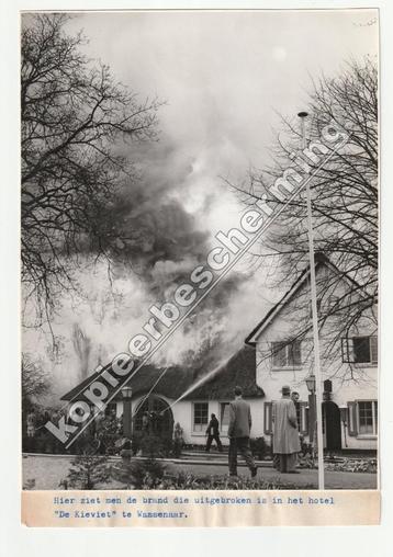Wassenaar brand Hotel de Kieviet oude persfoto 1956 beschikbaar voor biedingen