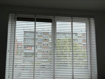 Houten jaloezieen 4 stuks beschikbaar voor biedingen