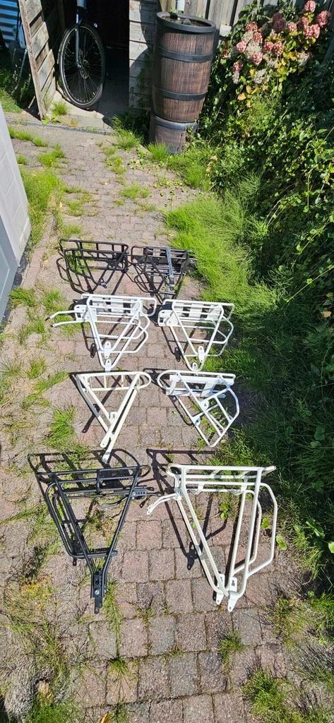Universele bagagedragers nieuw per stuk moet nu weg, Fietsen en Brommers, Fietsaccessoires | Bagagedragers, Nieuw, Ophalen of Verzenden