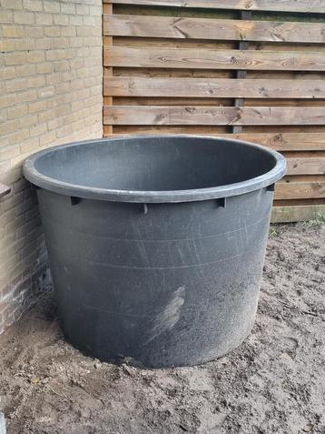 Hottub jaccuzi boomkuip dompelbad 1000 liter beschikbaar voor biedingen