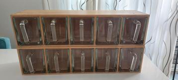 Kastje schapje 2x met 5 glazen bakjes  beschikbaar voor biedingen