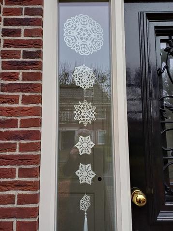 2x papieren kersthangers  beschikbaar voor biedingen