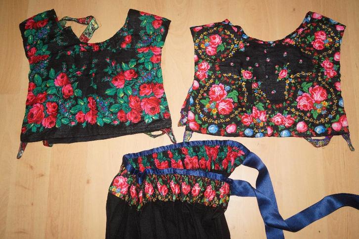 wollen schort met wollen kraplappen,Staphorster klederdracht, Antiek en Kunst, Antiek | Kleding en Accessoires, Ophalen of Verzenden