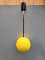 Retro Gele Hanglamp - Eyecatcher voor je Interieur!, Huis en Inrichting, Lampen | Hanglampen, Kringloop Restore, Gebruikt, Kringloop Restore