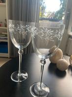 Twee elegante wijnglazen met bladmotief, Ophalen of Verzenden