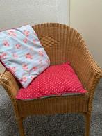 Rieten stoel met kussens - in prima staat!, Huis en Inrichting, Stoelen, Gebruikt, Bruin, Riet of Rotan, Ophalen of Verzenden