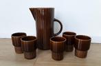 Schenkkan met 5 bekers Potterie De Driehoek Huizen Holland,, Keramiek, Ophalen of Verzenden, Zo goed als nieuw, Overige stijlen