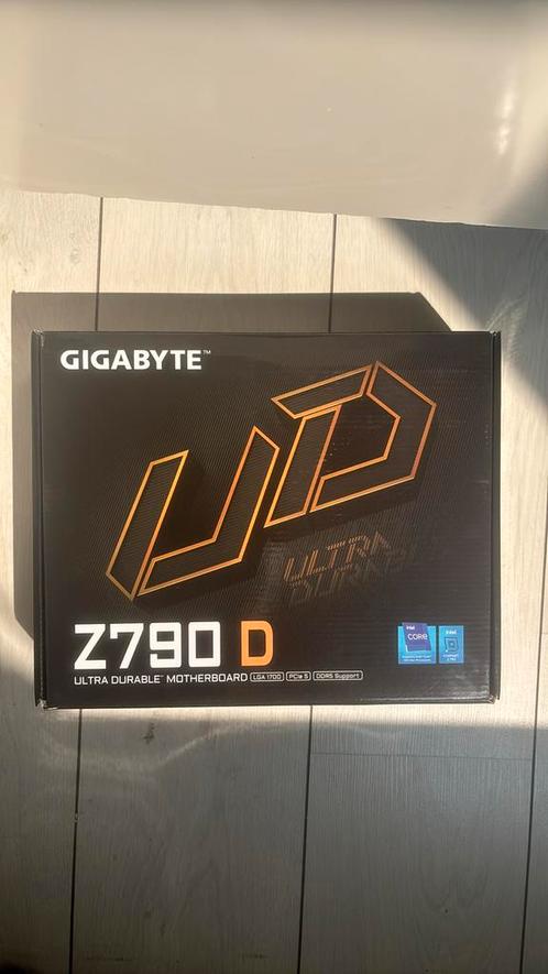 Moederbord GIGABYTE Z790 D NIEUW!!, Computers en Software, Moederborden, Nieuw, DDR5, Ophalen of Verzenden