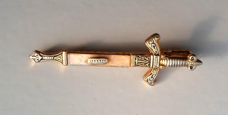 Dasspeld in de vorm van zwaard. Toledo/damascene, Kleding | Heren, Stropdassen, Zo goed als nieuw, Overige kleuren, Ophalen of Verzenden