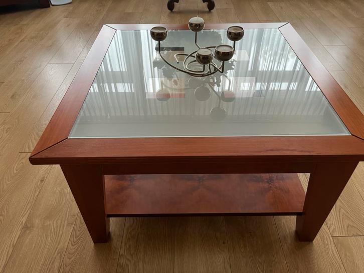 Mooie houten salontafel met glasplaat, Huis en Inrichting, Tafels | Salontafels, Gebruikt, Minder dan 50 cm, 50 tot 100 cm, Vierkant