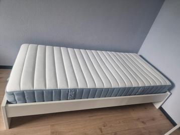 NW IKEA VALEVAG MATRAS 90X200 CM + IKEA KUSSEN KLUBBSPORRE  beschikbaar voor biedingen