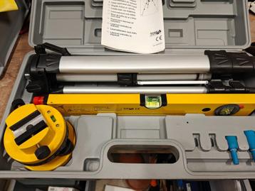 Laserwaterpas met statief – TUV GS beschikbaar voor biedingen