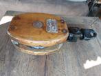 Scheepsblok ,houten katrol,afkomst  de wylde Swân, Ophalen, Gebruikt, Motorboot of Zeilboot, Gebruiksvoorwerp
