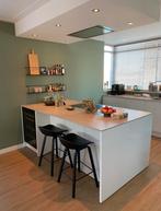 Twee zwarte barstoelen, Ophalen, Kunststof, Met voetsteun, 60 tot 90 cm